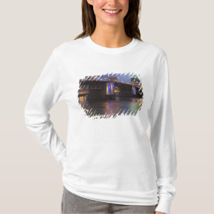 Die Morrison-Brücke über den Willamette-Fluss T-Shirt