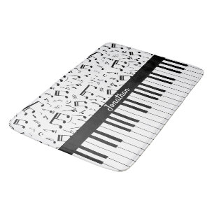 Die Musiknoten und die Piano-Tasten sind in Schwar Badematte
