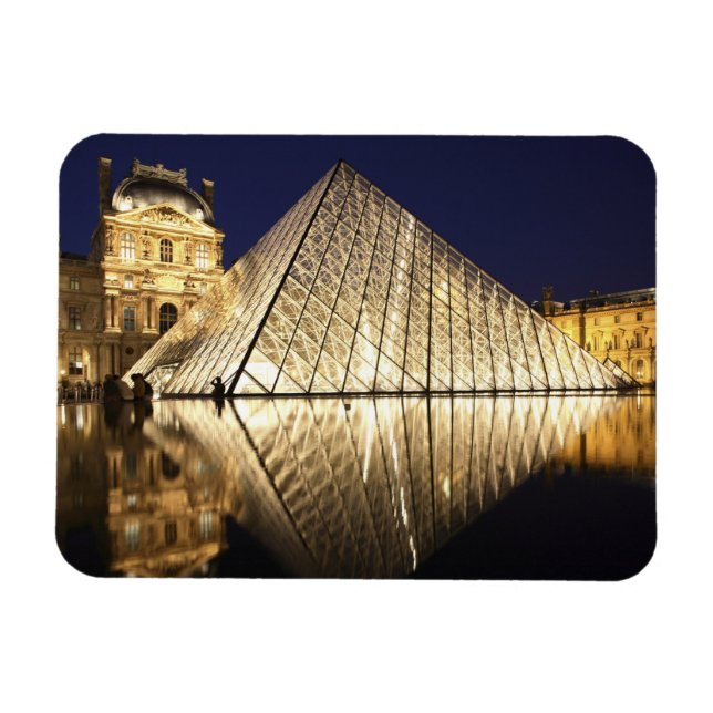 Die nächtliche Aussicht auf die gläserne Pyramide  Magnet (Horizontal)