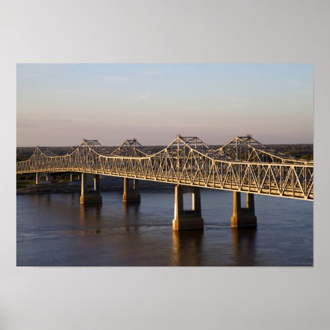 Die Natchez-Vidalia-Brücke, die über die Poster (Vorne)