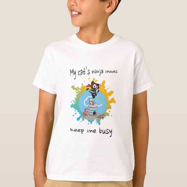 Die Ninja-Züge meiner Katze behielt mich beschäfti T-Shirt (Vorderseite)