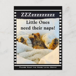 Die Noise Level Down-Karte behalten Postkarte