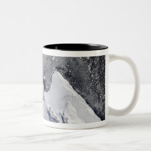 Die Nordspitze von Alexander-Insel Zweifarbige Tasse