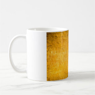 Die Oberfläche aus Messingbeton leuchtet von den W Kaffeetasse