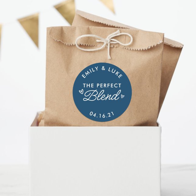 Die perfekte Mischung aus Minimalistischer Kaffee- Runder Aufkleber (Von Creator hochgeladen)