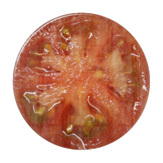 Die perfekte Scheibe der Tomate Schneidebrett