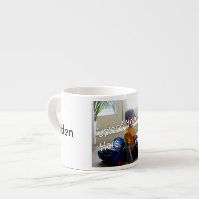 Die personalisierte Tasse des Kindes (Vorderseite Links)