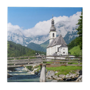 Die Pfarrkirche Ramsau in Bayern, Deutschland Fliese