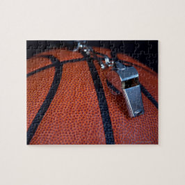 Die Pfeife eines Schiedsrichters auf einer Erholun Puzzle
