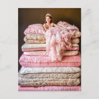 Die Prinzessin und die Erbse auf ihrem Bett Postkarte