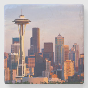 Die Raum-Nadel ist ein Turm an der Dämmerung in Steinuntersetzer