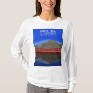 Die Red Boat Houses Sunndalsøra Norwegen T-Shirt