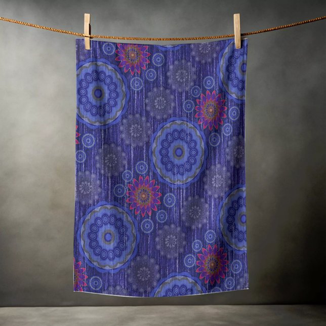 Die Regenfäden der Berry-Blütenstreuen strukturier Strandtuch (Von Creator hochgeladen)