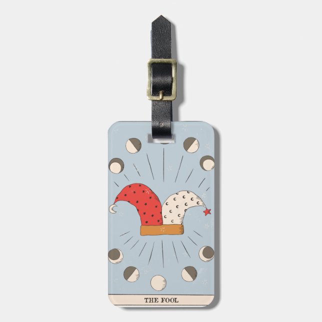 Die Reise mit dem Narren Tarot-Karton in den Mondp Gepäckanhänger (Vorderseite vertikal)