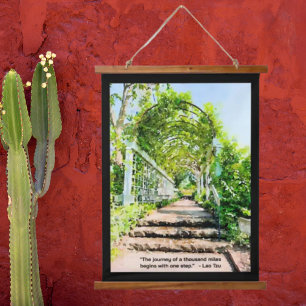 Die Reise von Tausend Meilen beginnt mit einem Sch Wandteppich Mit Holzrahmen