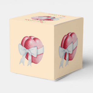 Die romantischen roten Herzen, die mit weißem Ban Geschenkschachtel