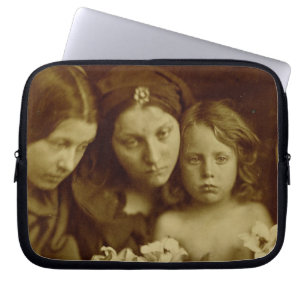 Die Rückkehr nach drei Tagen, c.1865 (Sepia-Foto) Laptopschutzhülle