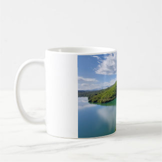 Die Ruhe in einer Sippe: Tee mit Aussicht auf den Kaffeetasse