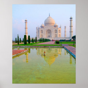 Die ruhige friedliche Welt des berühmten Taj Mahal Poster
