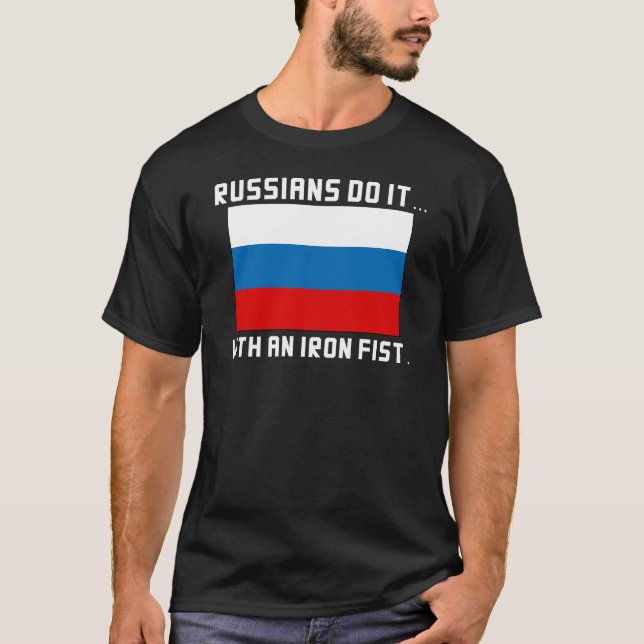 Die Russen tun es... mit eiserner Faust T-Shirt (Vorderseite)