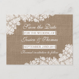 Die rustikale Burlap- und Vintage White Lace-Kolle Ankündigungspostkarte