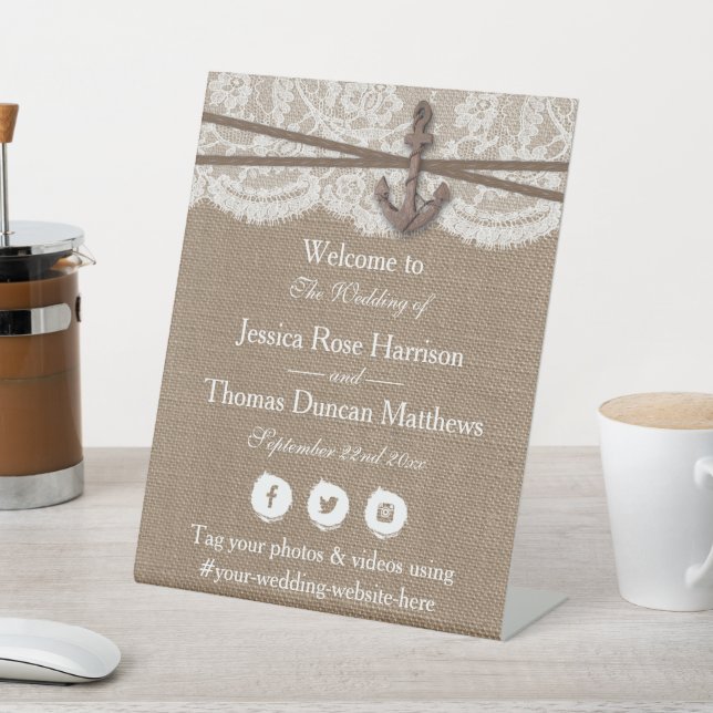 Die rustikale Hochzeitskollektion mit dem Anker Sockelschild (In SItu)