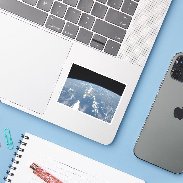 Die Sahara-Staubwolke fliegt nach Westen in den At Aufkleber (Laptop mit iPhone)