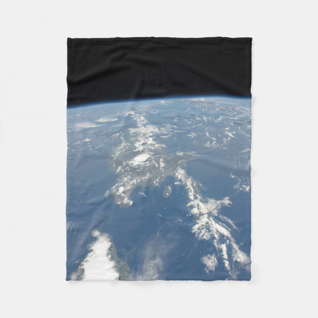 Die Sahara-Staubwolke fliegt nach Westen in den At Fleecedecke (Vorderseite)