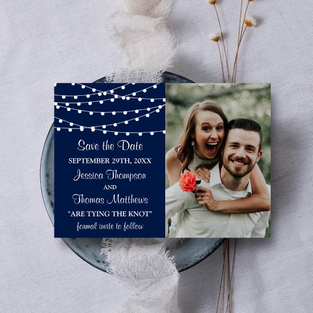 Die Saitenleuchten an der Blue Wedding Collection Save The Date (Von Creator hochgeladen)