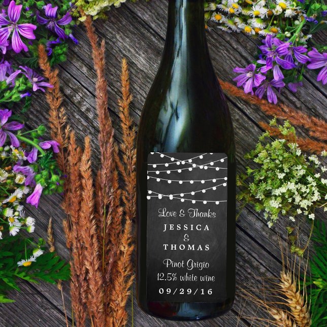 Die Saitenleuchten auf der Chalkboard-Hochzeitssam (Von Creator hochgeladen)