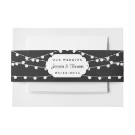 Die Saitenleuchten auf der Chalkboard-Hochzeitssam Einladungsbanderole