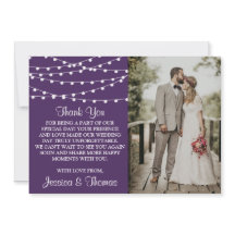 Die Saitenleuchten auf der Lila Hochzeitskollektio