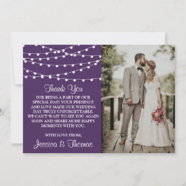 Die Saitenleuchten auf der Lila Hochzeitskollektio Dankeskarte