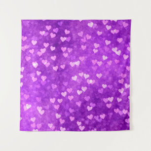 Die scharfen Lichter formen lila Wandteppich