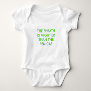Die Scheide ist mächtiger als die Kappen der Feder Baby Strampler