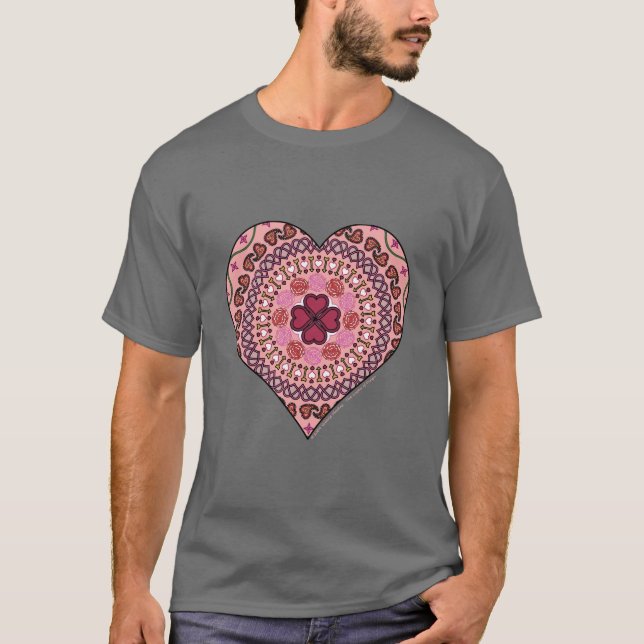 Die Schichten des dunklen Shirts der Herzmenschen (Vorderseite)