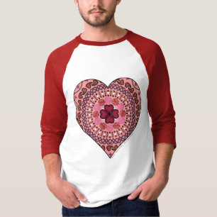 Die Schichten des hellen Shirts der Herz-Männer