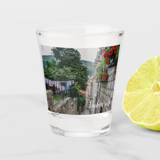 Die schmale Steinstraße in Dubrovnik Schnapsglas (Vorderseite)
