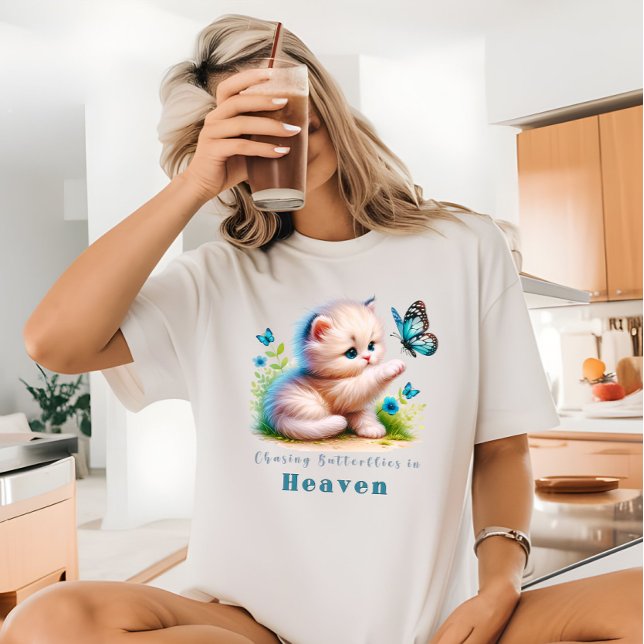 Die Schmetterlinge in der Himmelskatze jagen Tri-Blend Shirt (Von Creator hochgeladen)