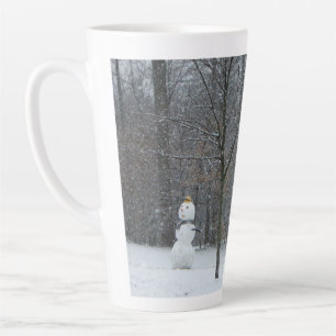 Die Schneemann-Winterszene des Nachbarn Milchtasse