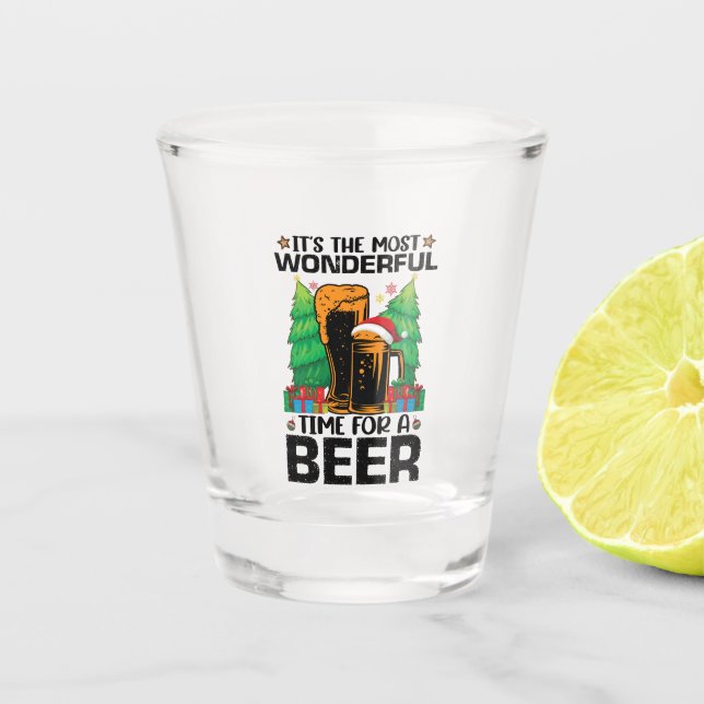 Die schönste Zeit für einen Bierurlaub Schnapsglas (Vorderseite)