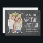 Die schönste Zeit Vintag Chalkboard Holida Card Feiertagskarte<br><div class="desc">Diese Vintage Chat-Stilkarte enthält den Satz "Es ist die schönste Zeit des Jahres" in handgeschriebenen Schriftart und handgezeichneten Akzenten. Passen Sie es mit Ihrem Foto und Ihren Namen an!</div>