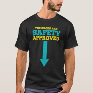 Die Schuhe sind sicherheitszertifizierte Teamarbei T-Shirt