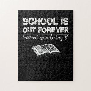 Die Schule ist für immer müde und liebt es Puzzle