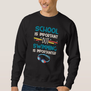 Die Schule ist wichtig, aber das Schwimmen ist wic Sweatshirt