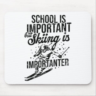 Die Schule ist wichtig, aber das Skifahren ist wic Mousepad