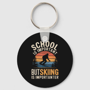 Die Schule ist wichtig, aber das Skifahren ist wic Schlüsselanhänger