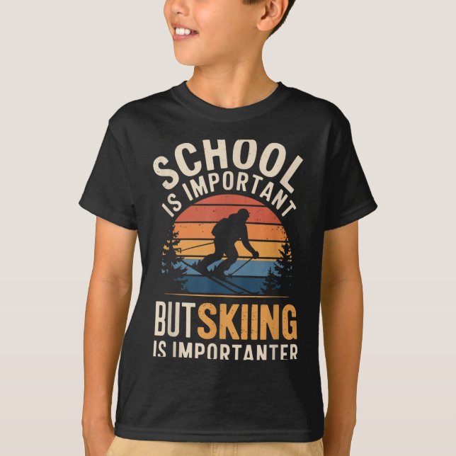 Die Schule ist wichtig, aber das Skifahren ist wic T-Shirt (Vorderseite)