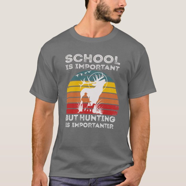 Die Schule ist wichtig, aber die Jagd ist wichtig  T-Shirt (Vorderseite)