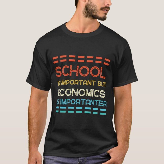 Die Schule ist wichtig, aber die Ökonomie ist wich T-Shirt (Vorderseite)